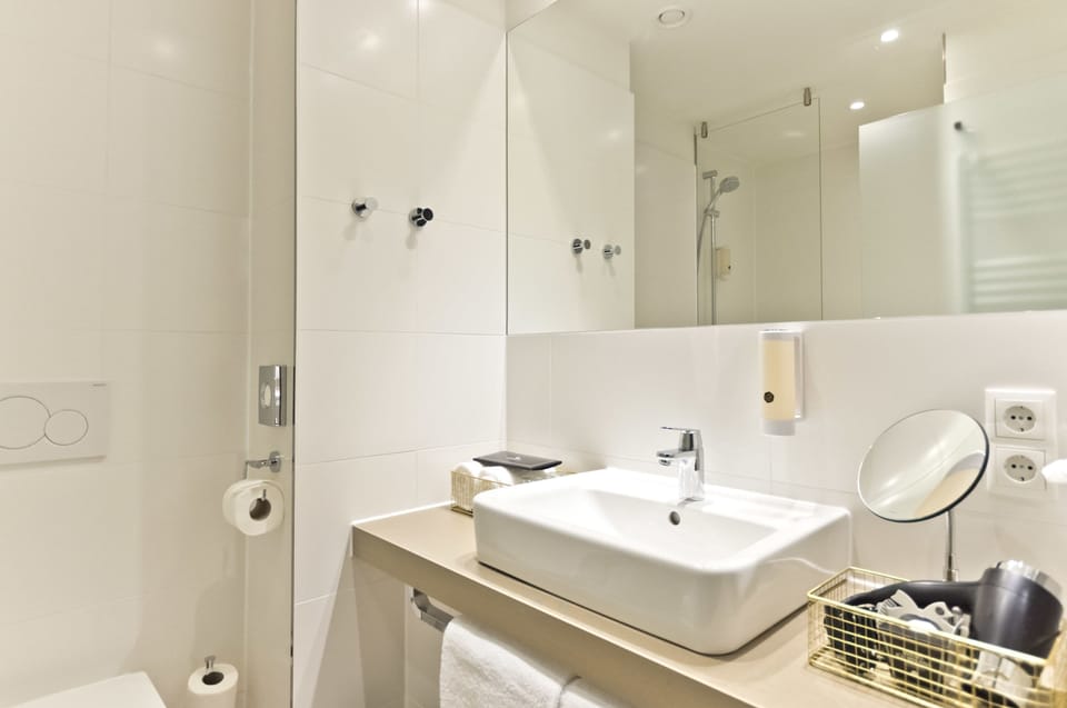Shower, free toiletries, hair dryer, towels