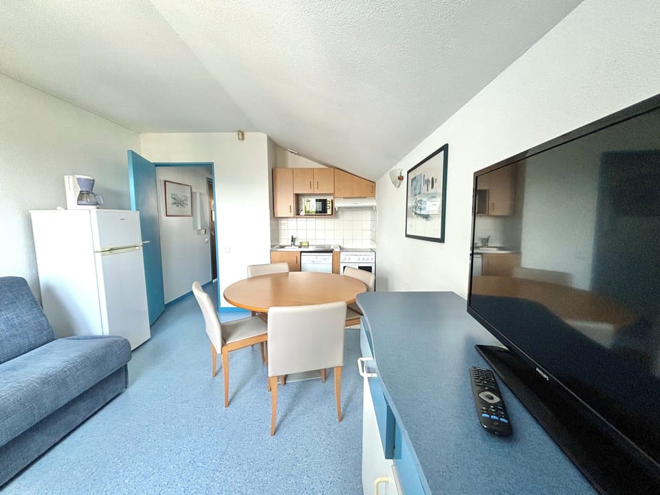 Apartment, 2 Rooms (4 persons) | Living area | Flat-screen TV