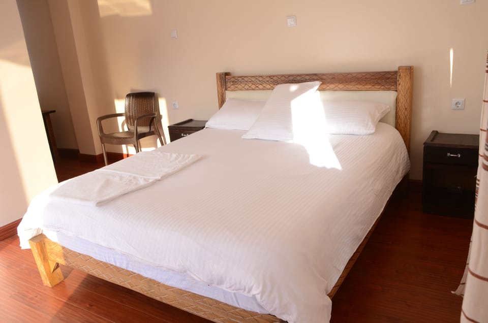 Deluxe Double Room, 1 King Bed, Balcony, Mountain View | Living room | Tablet, printers