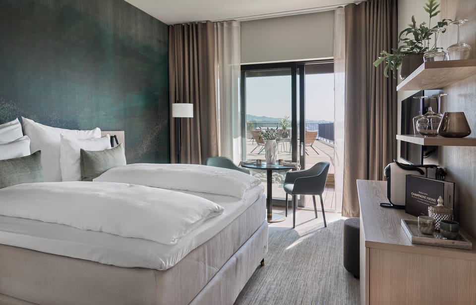 Superior Room (Beckerwyc House)(Elevator) | Pillowtop beds, iron/ironing board, free WiFi, bed sheets