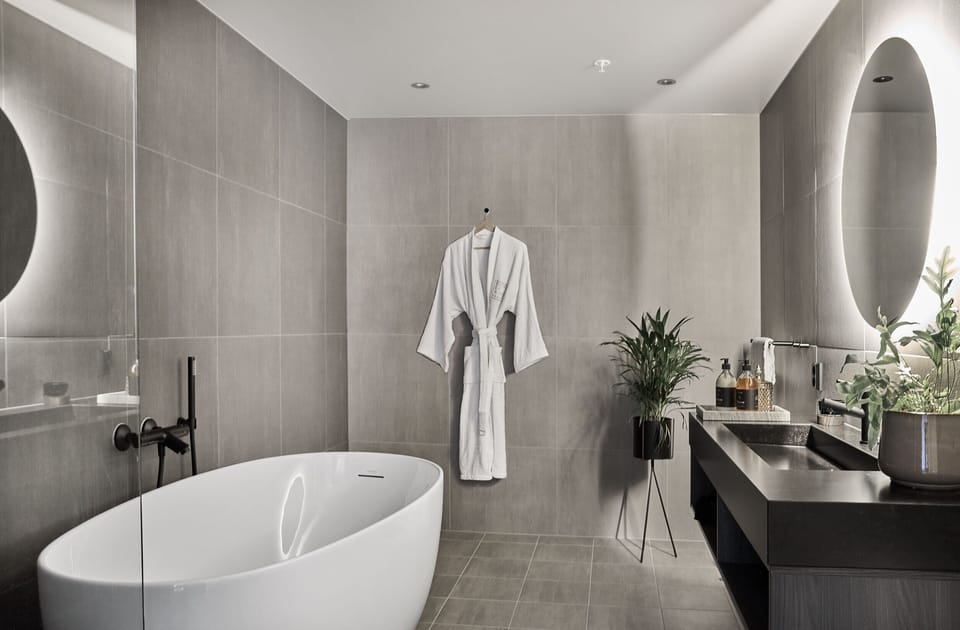 Suite (Beckerwyc House)(Elevator) | Bathroom | Designer toiletries, hair dryer, towels, toilet paper