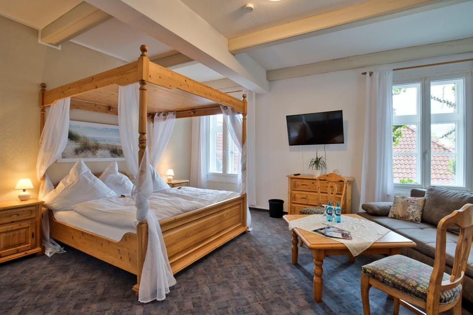 Premium bedding, pillowtop beds, desk, free cribs/infant beds