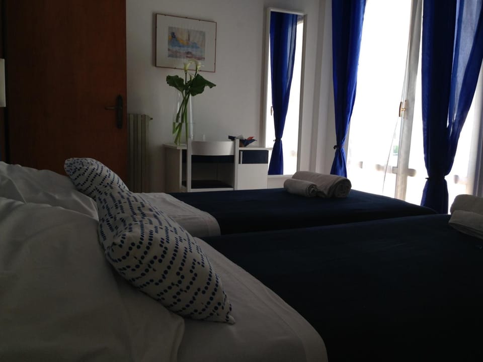In-room safe, desk, WiFi (free)