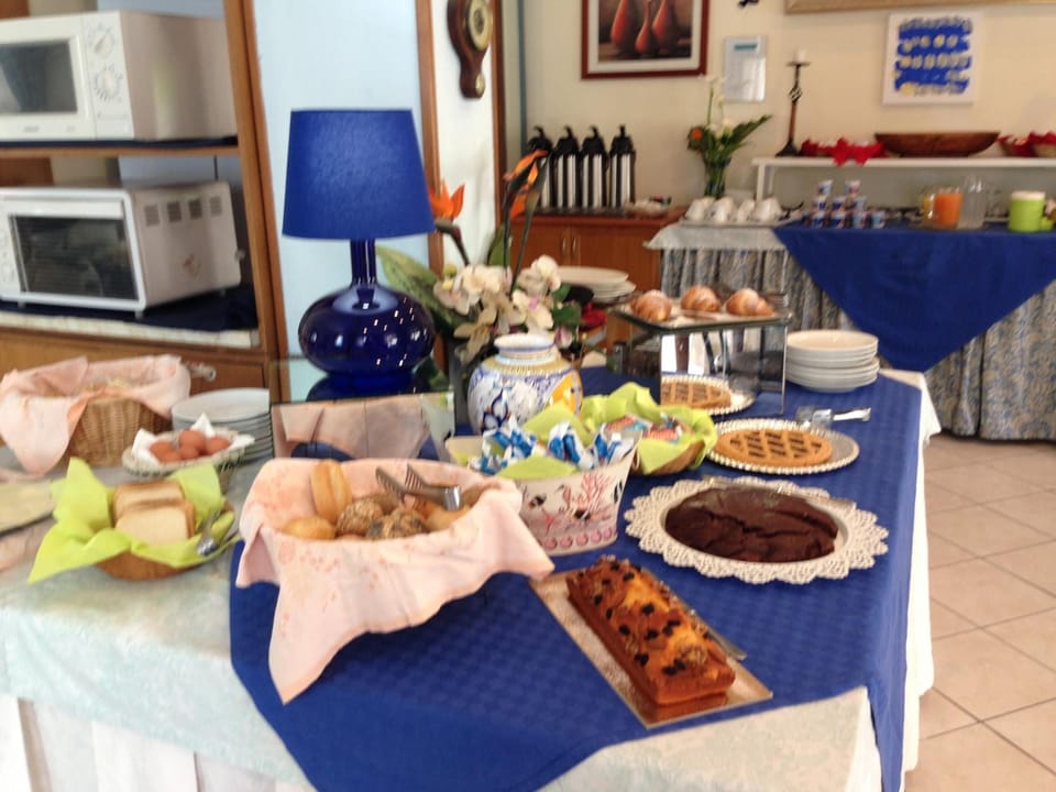 Daily buffet breakfast (EUR 10.00 per person)