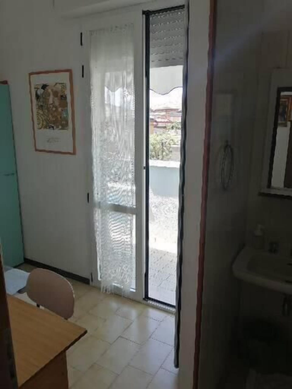 Shower, free toiletries, hair dryer (on request)