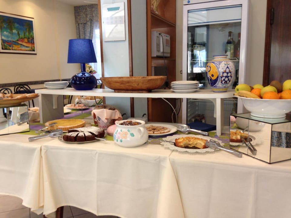 Daily buffet breakfast for a fee