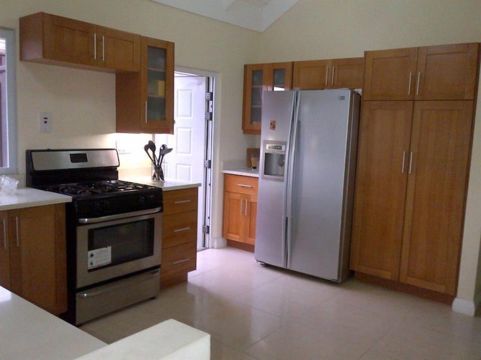 Luxury Villa, 2 Bedrooms, Courtyard View, Ground Floor | Private kitchen | Coffee/tea maker, full-size fridge, microwave, oven