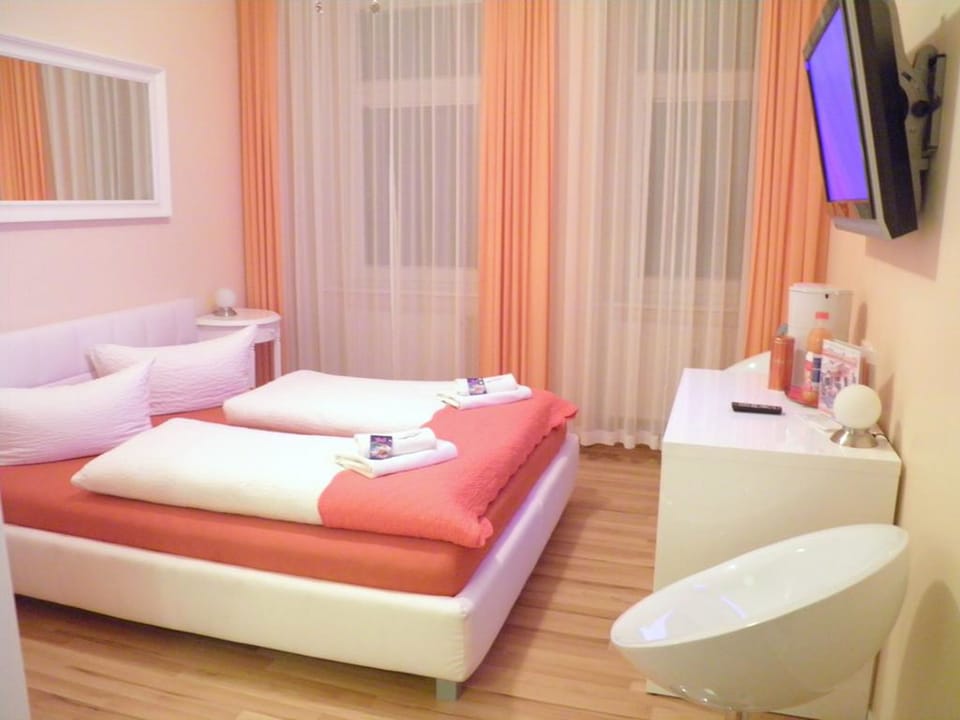 Minibar, in-room safe, individually decorated, individually furnished