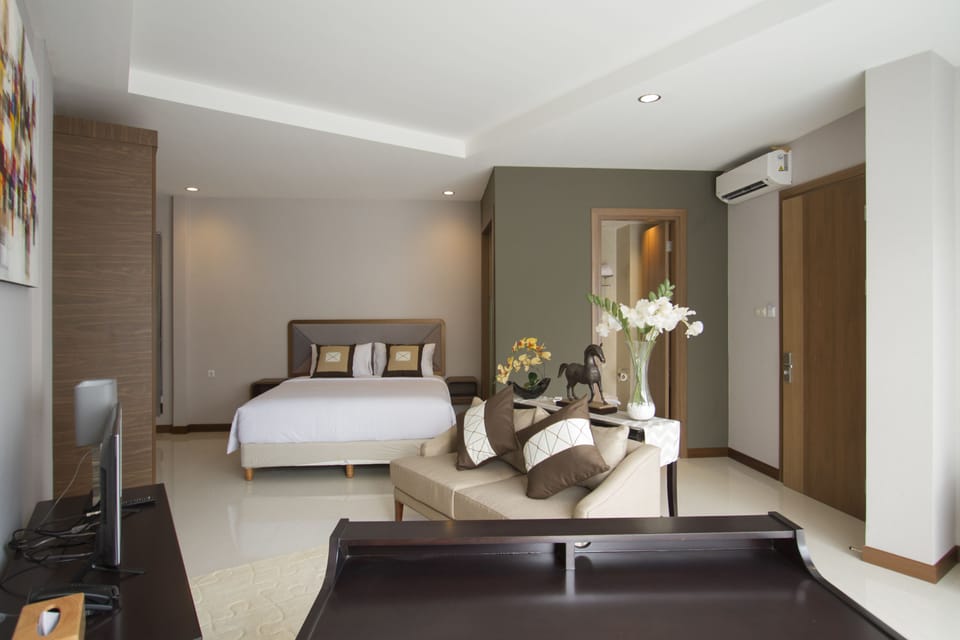 The Sawana Suite | In-room safe, desk, cribs/infant beds, rollaway beds