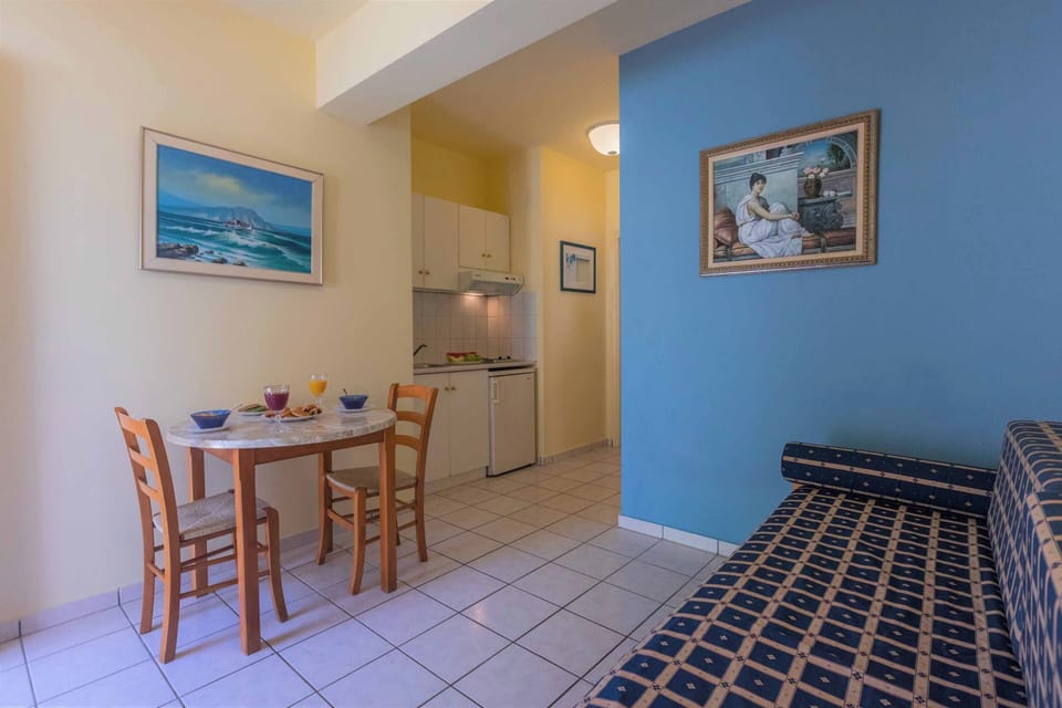 Apartment, 1 Bedroom | Private kitchen | Fridge, stovetop, coffee/tea maker, electric kettle