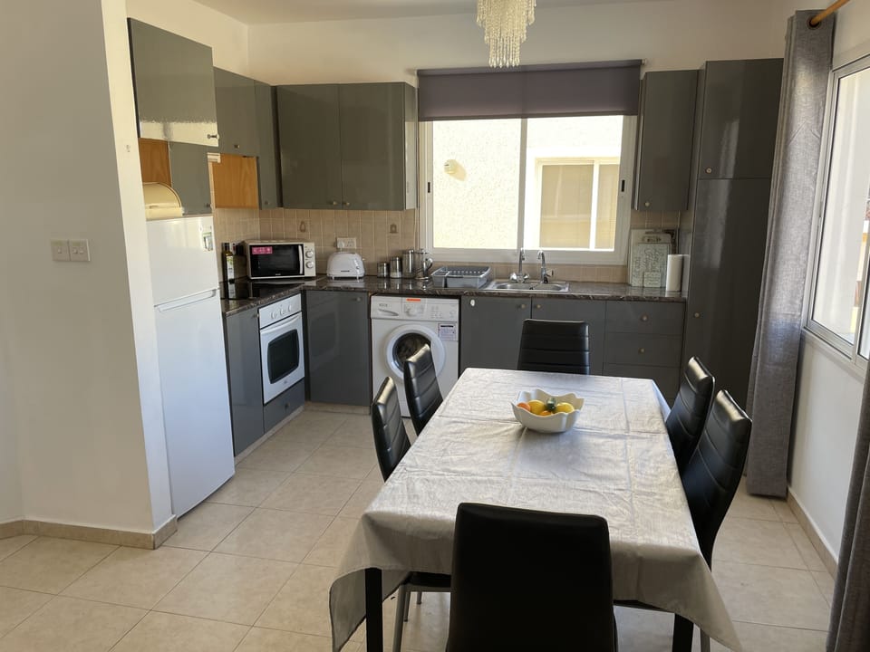 Apartment, 2 Bedrooms, Pool View | Private kitchen | Fridge, microwave, oven, stovetop