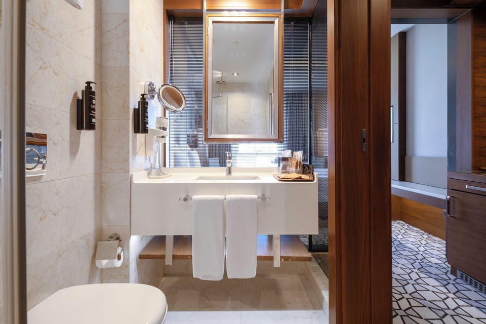 Deluxe King | Bathroom | Free toiletries, hair dryer, slippers, towels