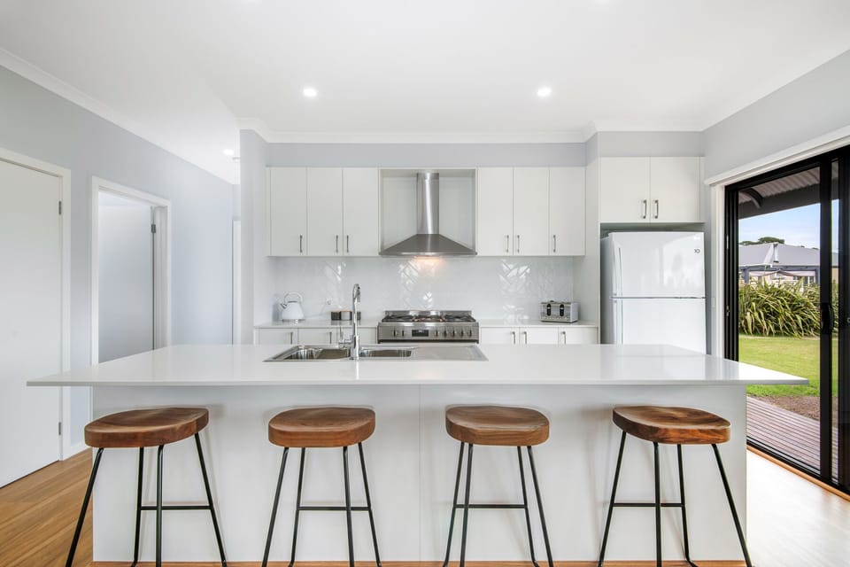 Luxury House | Private kitchen | Fridge, microwave, coffee/tea maker, toaster