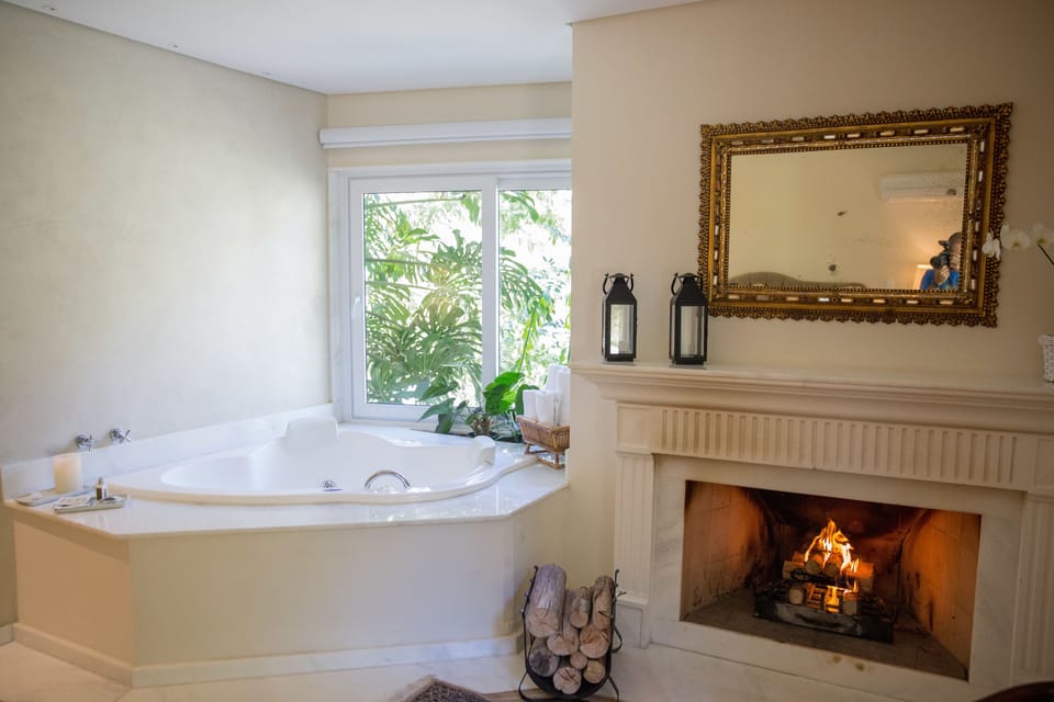 Premium Suite, Hot Tub | Premium bedding, minibar, in-room safe, blackout drapes