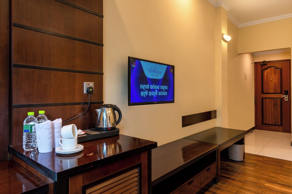Deluxe Double Room, 1 Bedroom | Living area | Flat-screen TV