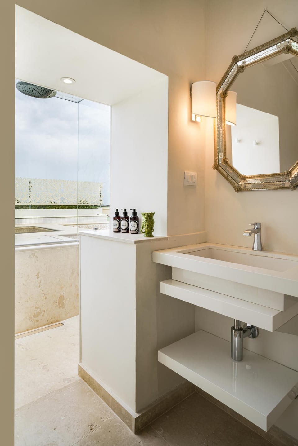 Romantic Double or Twin Room | Bathroom | Shower, free toiletries, bidet, towels