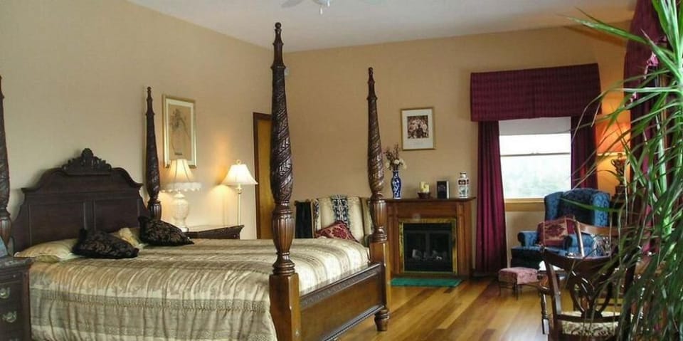 Premium bedding, individually decorated, individually furnished, desk
