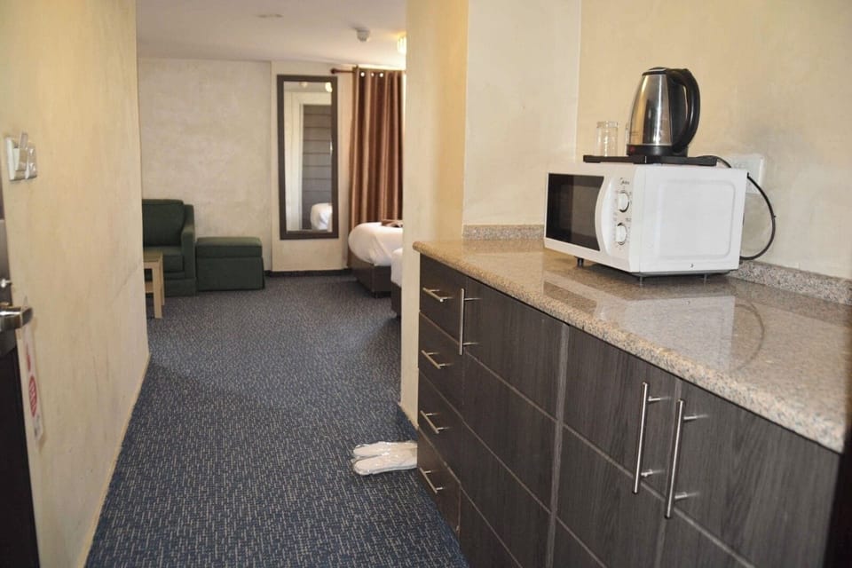Triple Room | Minibar, in-room safe, desk, iron/ironing board (on request)