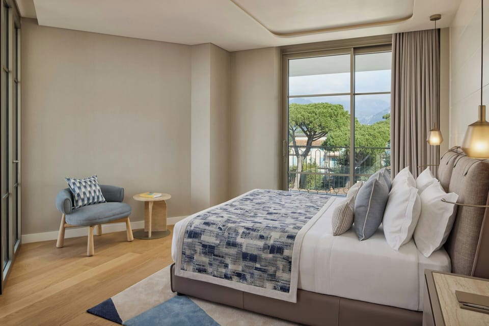 Suite, 1 King Bed, Balcony | In-room safe, cribs/infant beds, free WiFi, bed sheets