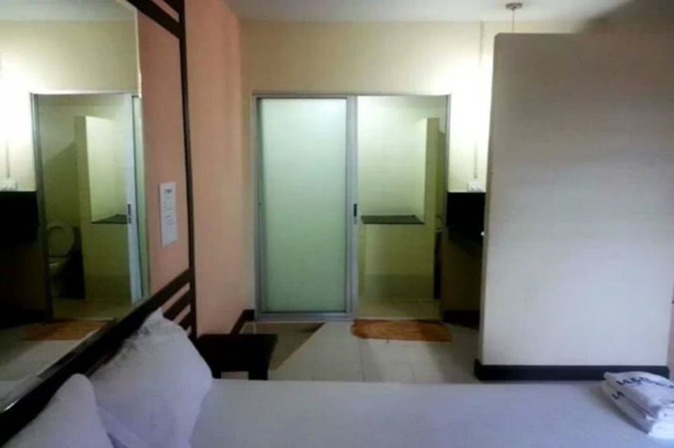 Standard Double Room | Desk, WiFi (free)