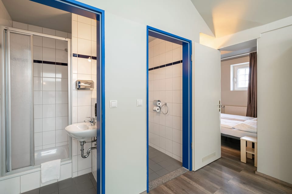 Triple Room | WiFi (free), bed sheets
