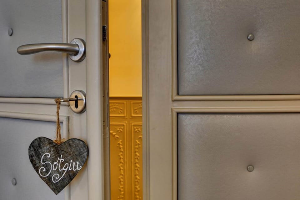 Deluxe Double or Twin Room | Premium bedding, minibar, in-room safe, individually decorated