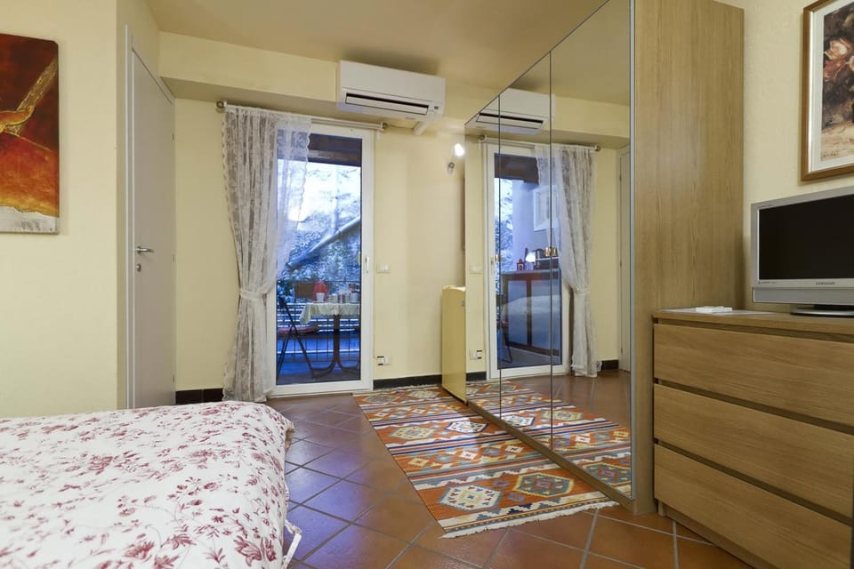 Blackout drapes, iron/ironing board, free WiFi