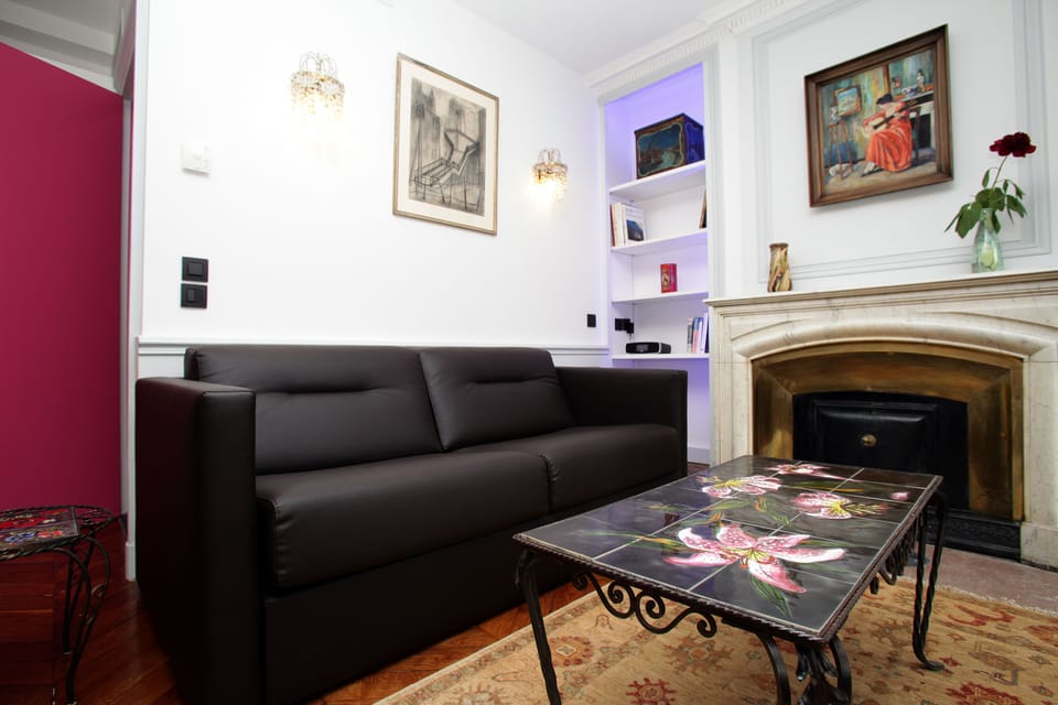 Junior Suite | Living area | Flat-screen TV