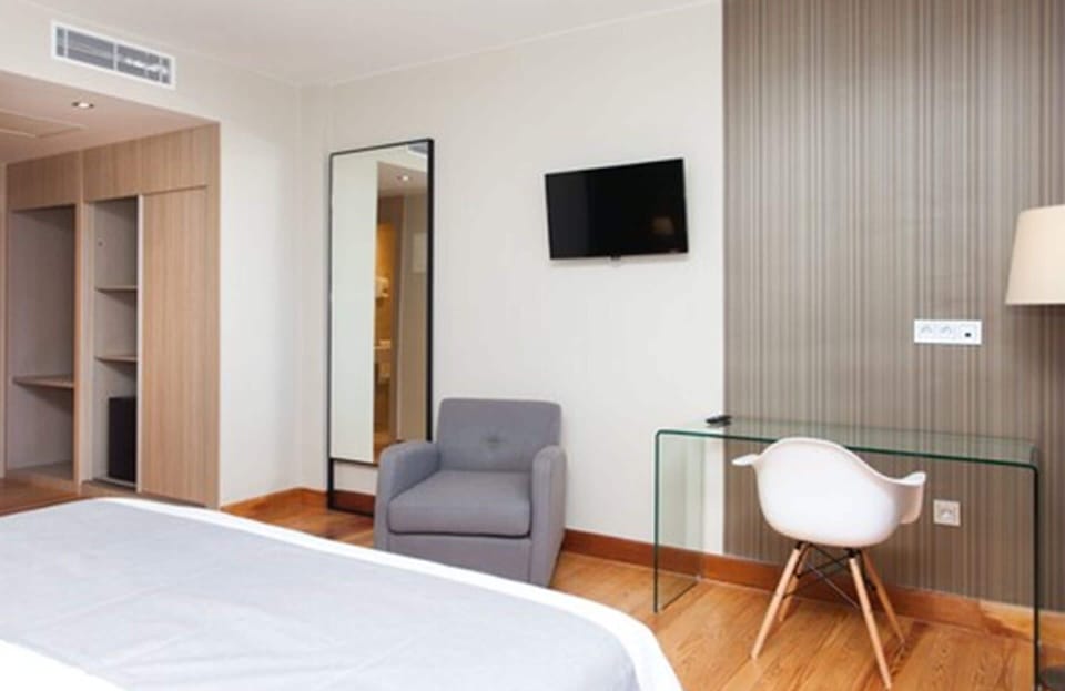 Minibar, desk, blackout drapes, soundproofing