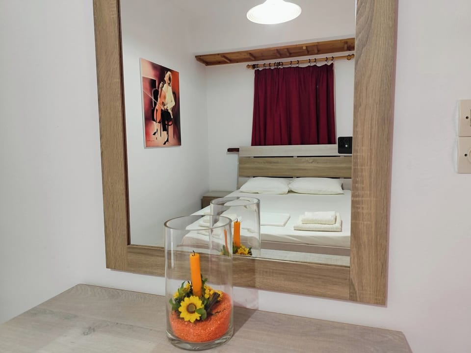 Laptop workspace, soundproofing