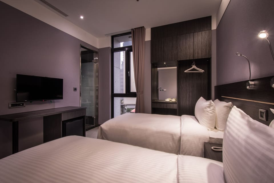 In-room safe, bed sheets