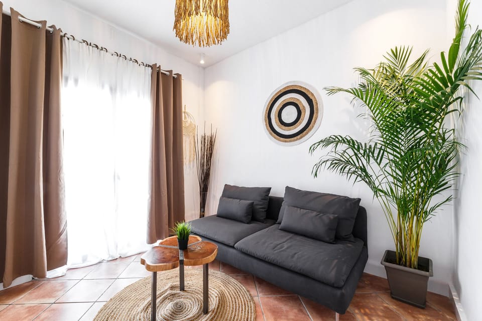Exclusive Room | Living area | Flat-screen TV, fireplace