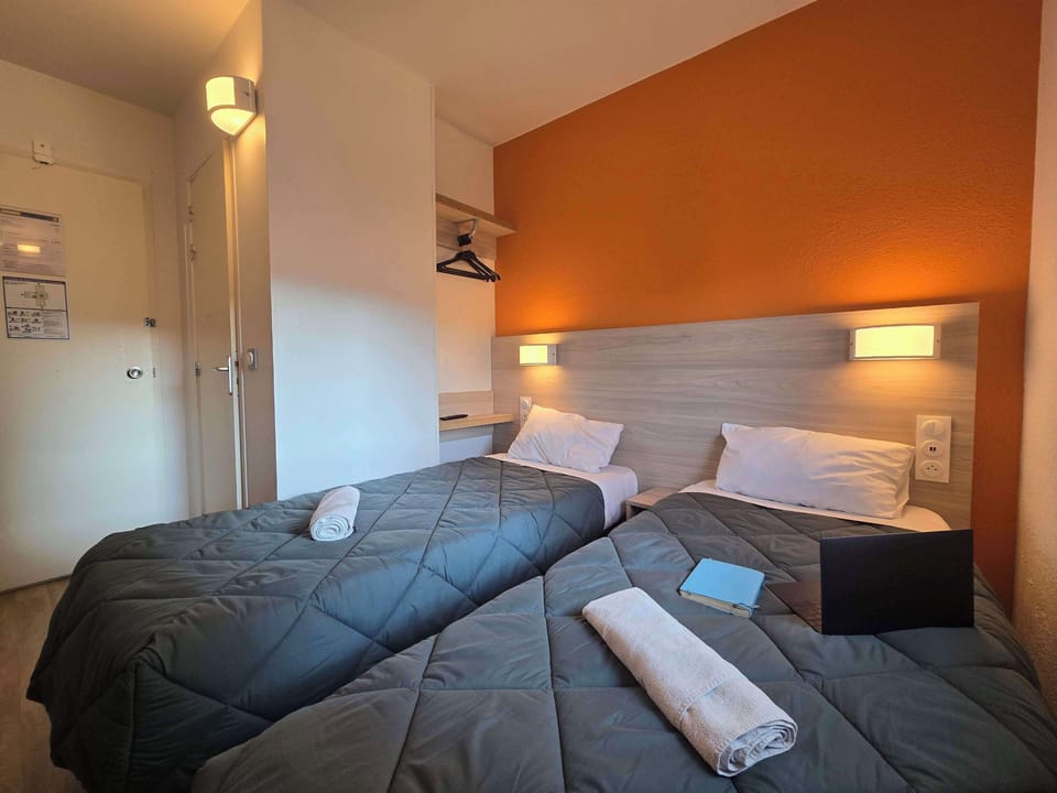 Standard Room, 1 Queen Bed | Premium bedding, desk, free WiFi, bed sheets