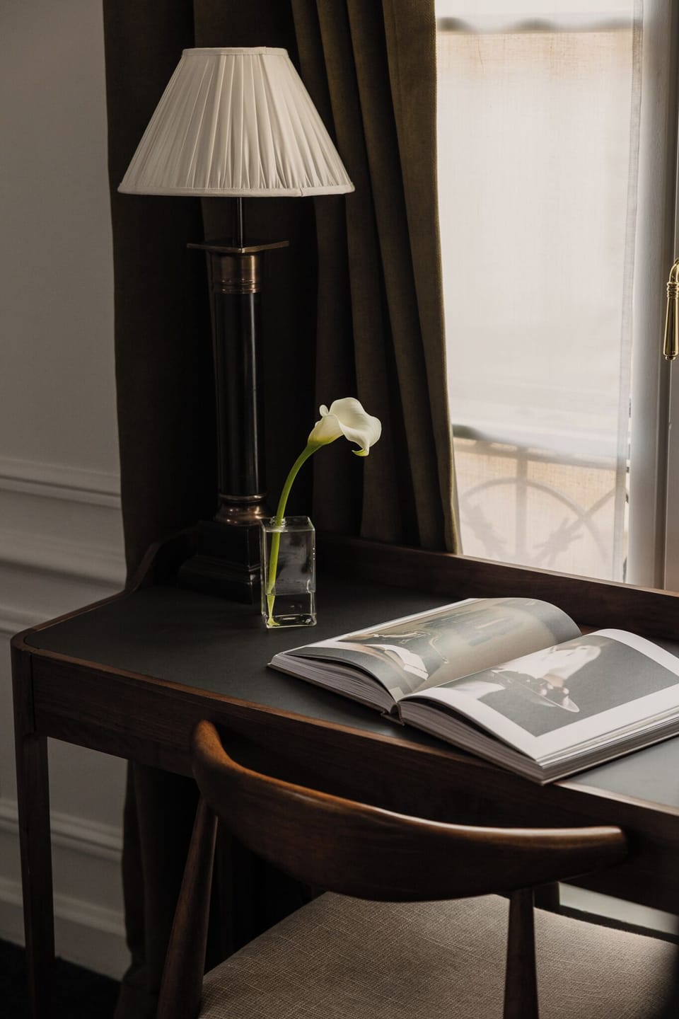 Privilege Room | Living area | 40-inch LED TV with satellite channels, TV