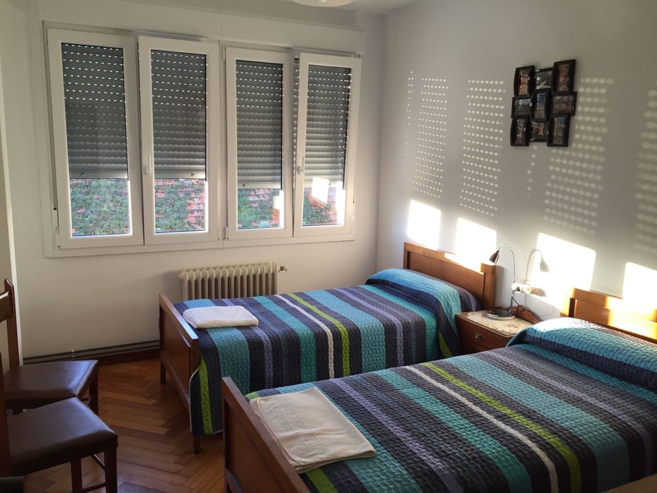 Business Twin Room, Shared Bathroom, Tower | Desk, blackout drapes, iron/ironing board, free WiFi