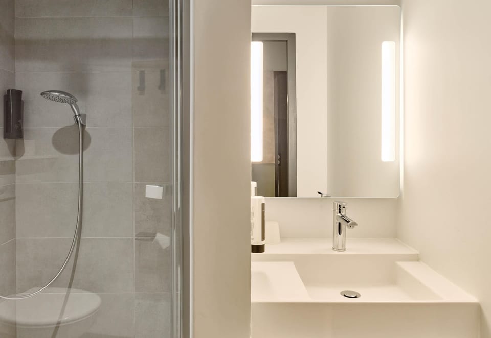 Shower, eco-friendly toiletries, hair dryer (on request), towels