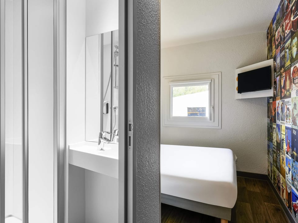 Room, 1 Double Bed, Private Bathroom (Cabrio) | Desk, blackout drapes, soundproofing, free WiFi