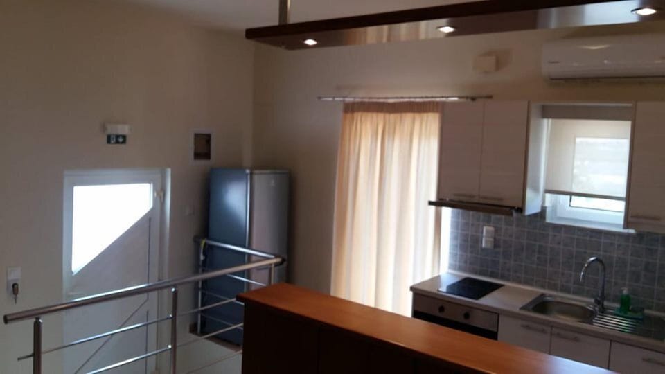 Superior Apartment | Private kitchen | Fridge, stovetop, cookware/dishes/utensils