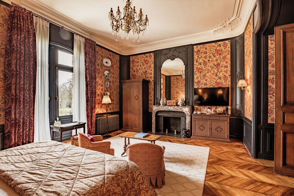 Suite (Baron's Suite, Abbaye) | Minibar, in-room safe, individually decorated, iron/ironing board