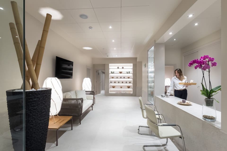 Couples treatment rooms, sauna, hot tub, steam room, hot springs