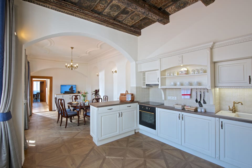 Luxury Apartment, 3 Bedrooms, Non Smoking, 2 Bathrooms | Private kitchen | Microwave, stovetop, dishwasher, espresso maker