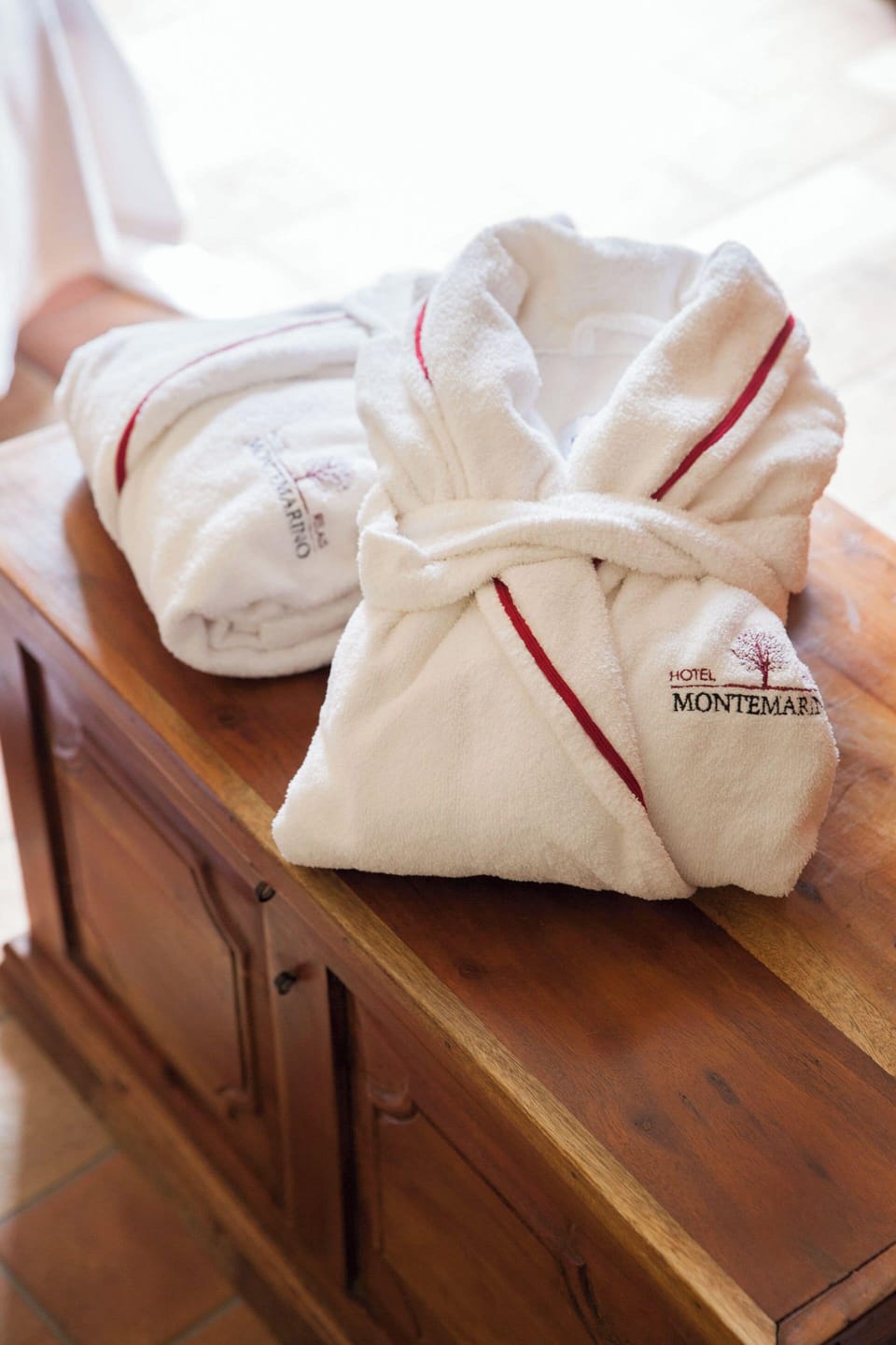 Egyptian cotton sheets, premium bedding, down comforters, minibar