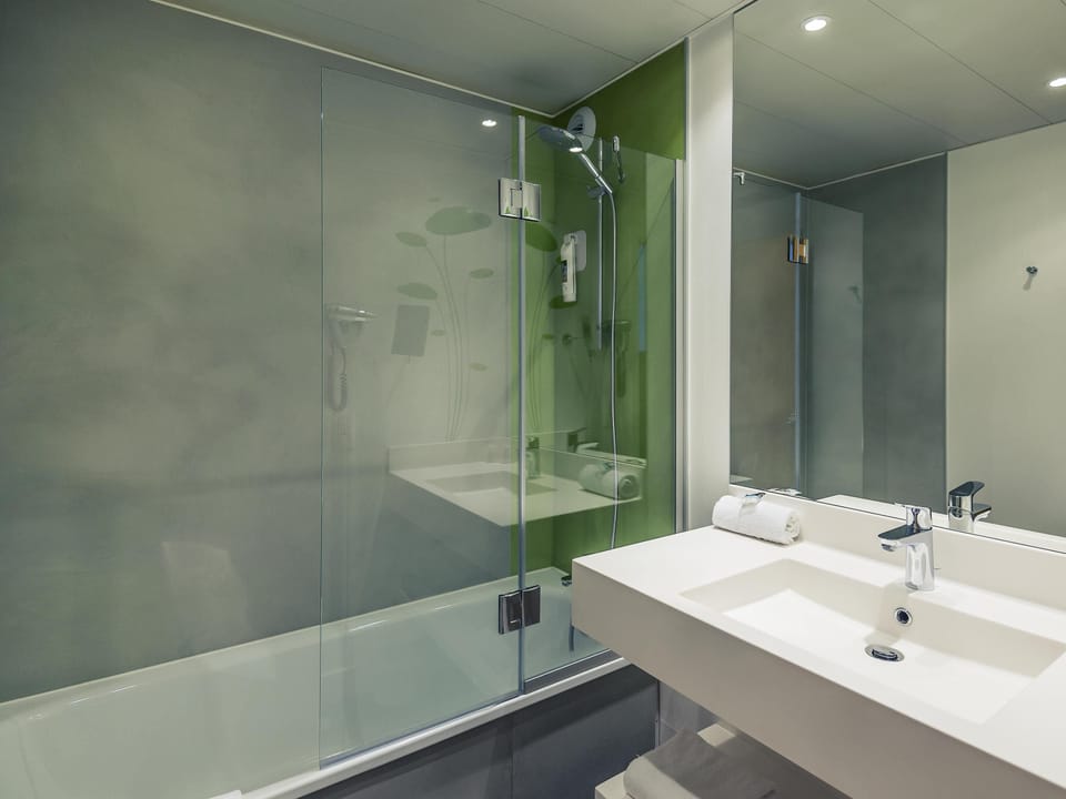 Superior Room, 1 Double Bed | Premium bedding, minibar, in-room safe, desk
