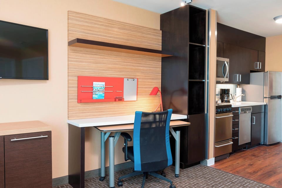 Suite, 1 Bedroom | Laptop workspace, iron/ironing board, free WiFi, alarm clocks