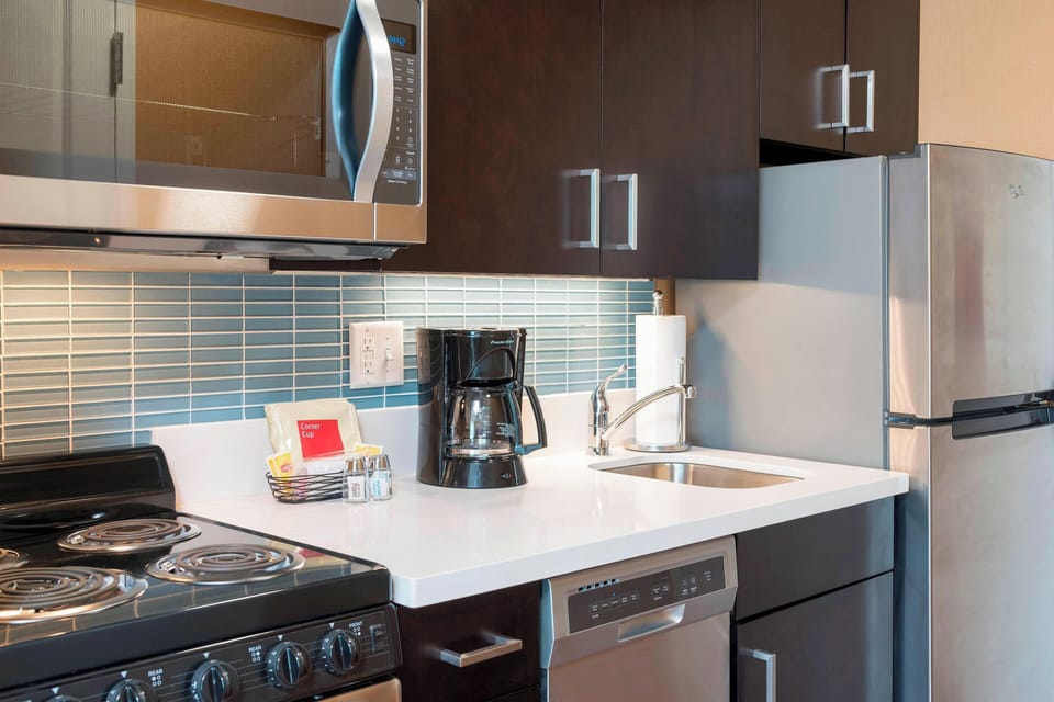 Suite, 1 Bedroom | Laptop workspace, iron/ironing board, free WiFi, alarm clocks