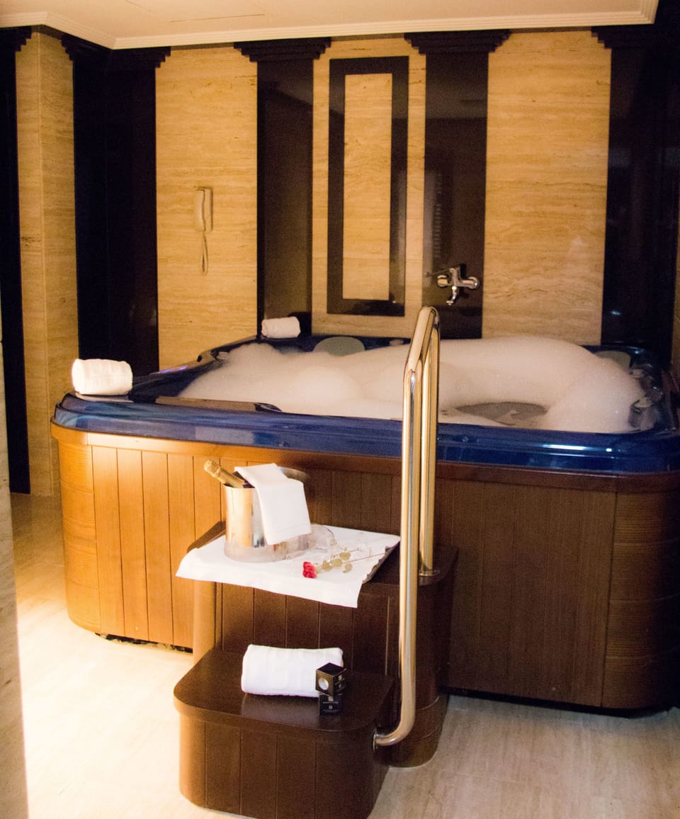 Grand Suite, Hot Tub (Jacuzzi) | Jetted tub