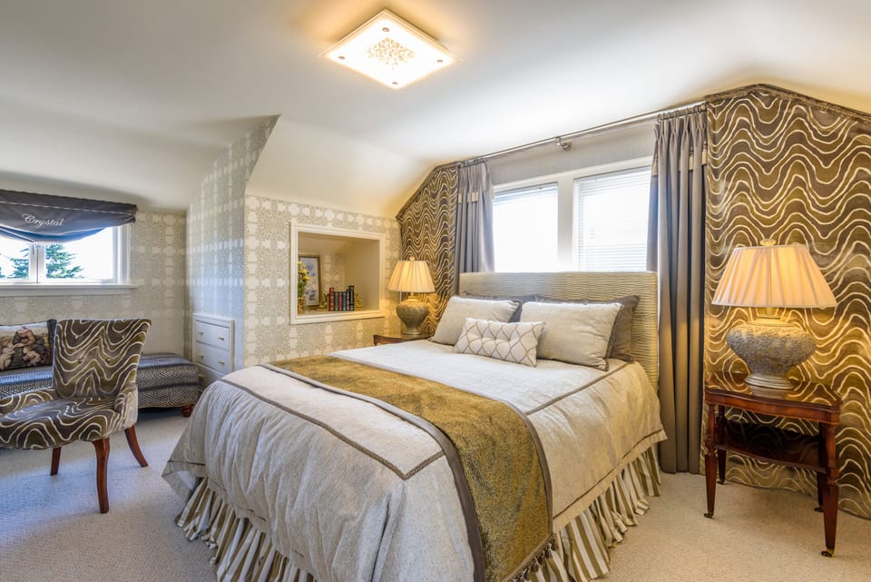 Elegant Suite, 1 Queen Bed, City Skyline & Ocean View | Egyptian cotton sheets, premium bedding, down comforters, pillowtop beds