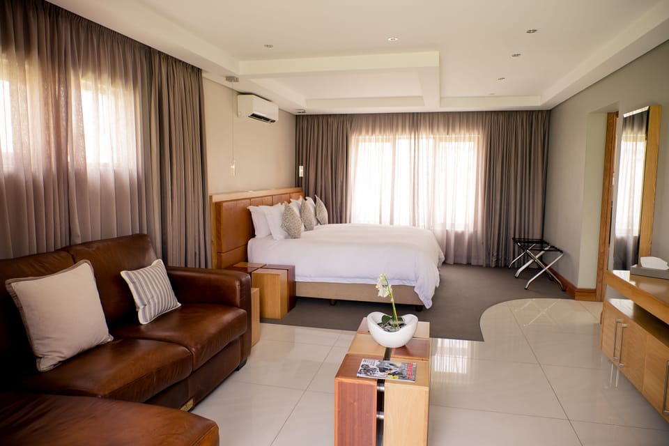 Luxury Suite | 1 bedroom, premium bedding, minibar, in-room safe