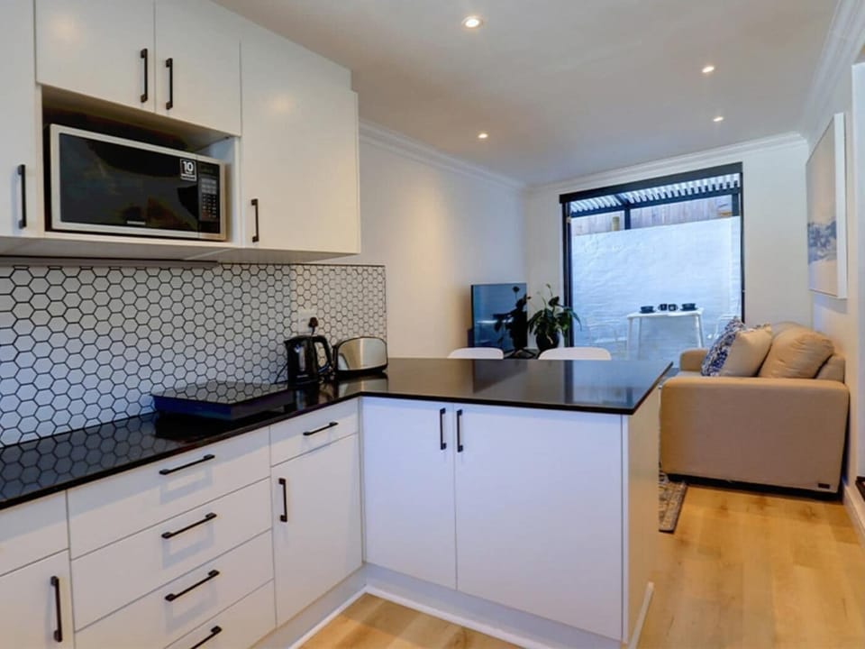 Mini apartment with two bedrooms | Private kitchen | Coffee/tea maker, fridge, microwave, stovetop