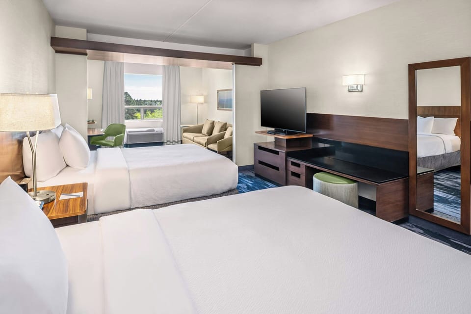 Studio, Multiple Beds | In-room safe, desk, iron/ironing board, free cribs/infant beds